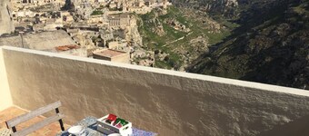 RupeSuiSassi is a typical house of the Sassi of Matera with a splendid view.