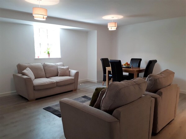 Apartment | Living room - Riverside Apartments 1 (Maidstone)