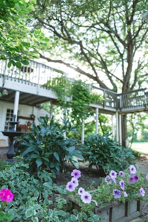 Premium Suite, Fireplace, Garden View | Terrace/patio