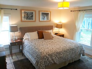 Suite – exclusive, 1 kingsize-seng med sovesofa, peis, bakgårdsutsikt | Sengetøy av topp kvalitet, dundyner og senger med overmadrass