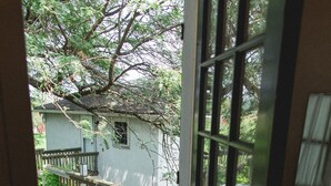 Premium Suite, Fireplace, Garden View | Balcony - Orchard House Granville (Granville)