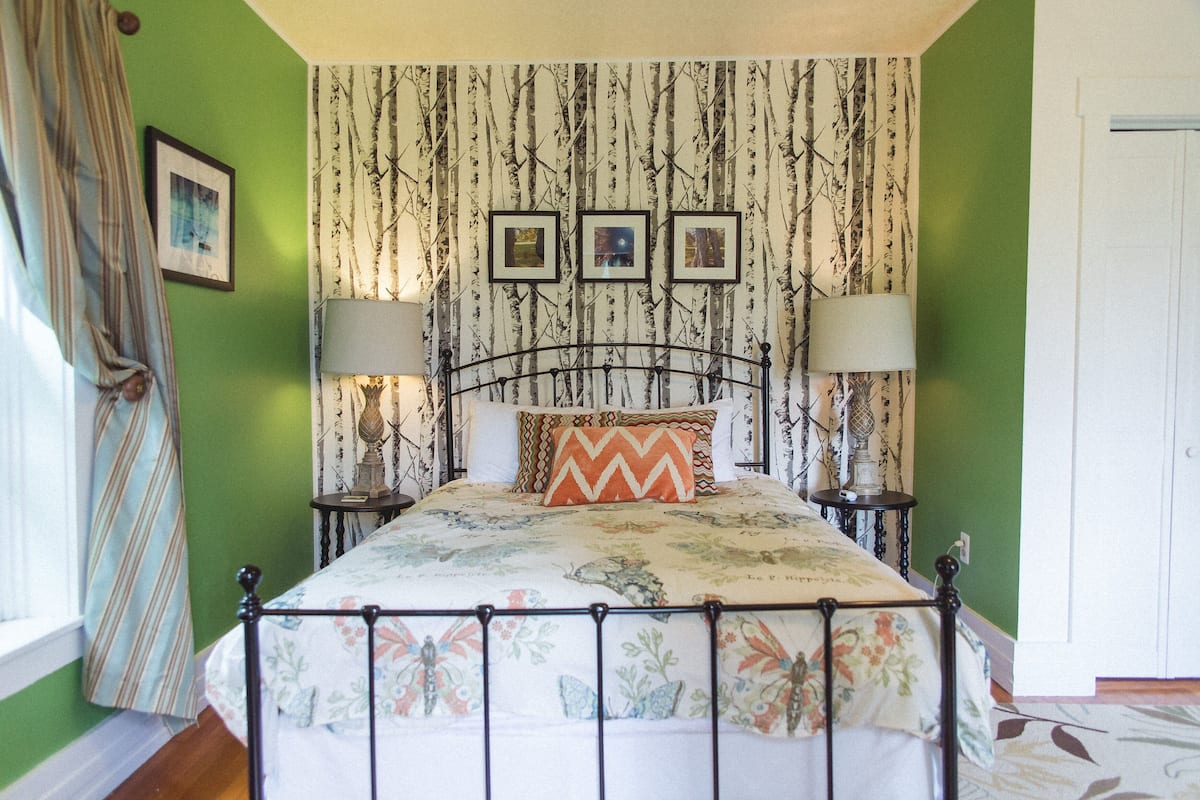 Romantic Single Room, Garden View, Corner | Premium bedding, down duvets, pillow-top beds, iron/ironing board