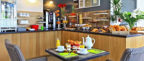 Daily buffet breakfast (EUR 13.90 per person)