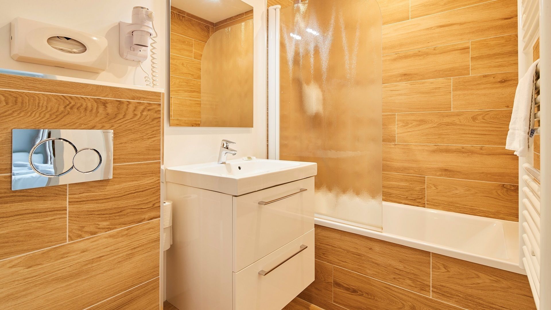 comfort triple room, terrace | bathroom sink