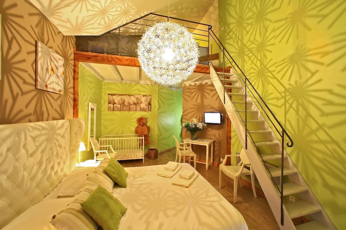 Family Room | Peti besi dalam bilik, dihias secara berasingan