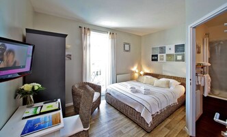 Comfort Double Room, Terrace | In-room safe, individually decorated, individually furnished, desk