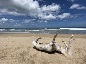 Ranta lähistöllä, rantapyyhkeitä