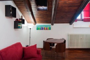 Studio | Living area | 22-inch flat-screen TV with digital channels, TV - Vittorio 1 (Turin)