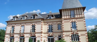 Chateau 150kms south of Paris for 15 people