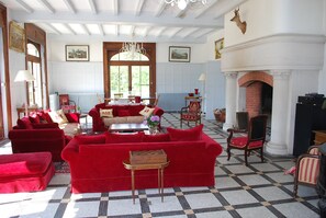 TV, fireplace, DVD player, ping pong