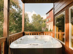 Tina de hidromasaje al aire libre