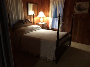 1 bedroom, WiFi, bed sheets - Rustic but comfortable private cabin in the woods. NOTE:  31 day minimum stay. (Nashville)