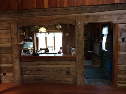 Rustic but comfortable private cabin in the woods. NOTE:  31 day minimum stay.