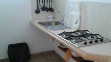 Basic Room, 2 Double Beds | Private kitchen