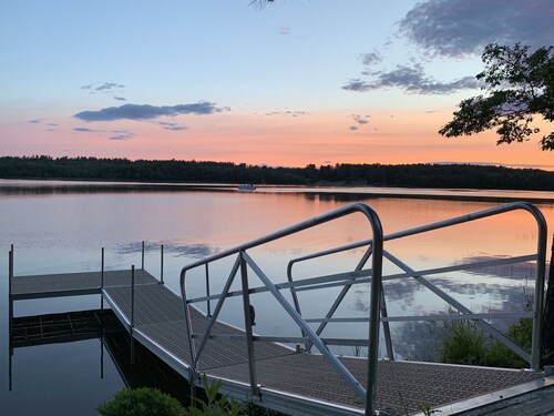 Tilava moderni koti Tripp Lake Maine