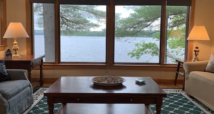 Amplia casa moderna en Tripp Lake Maine