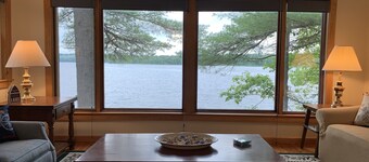 Geräumiges, modernes Haus am Tripp Lake Maine