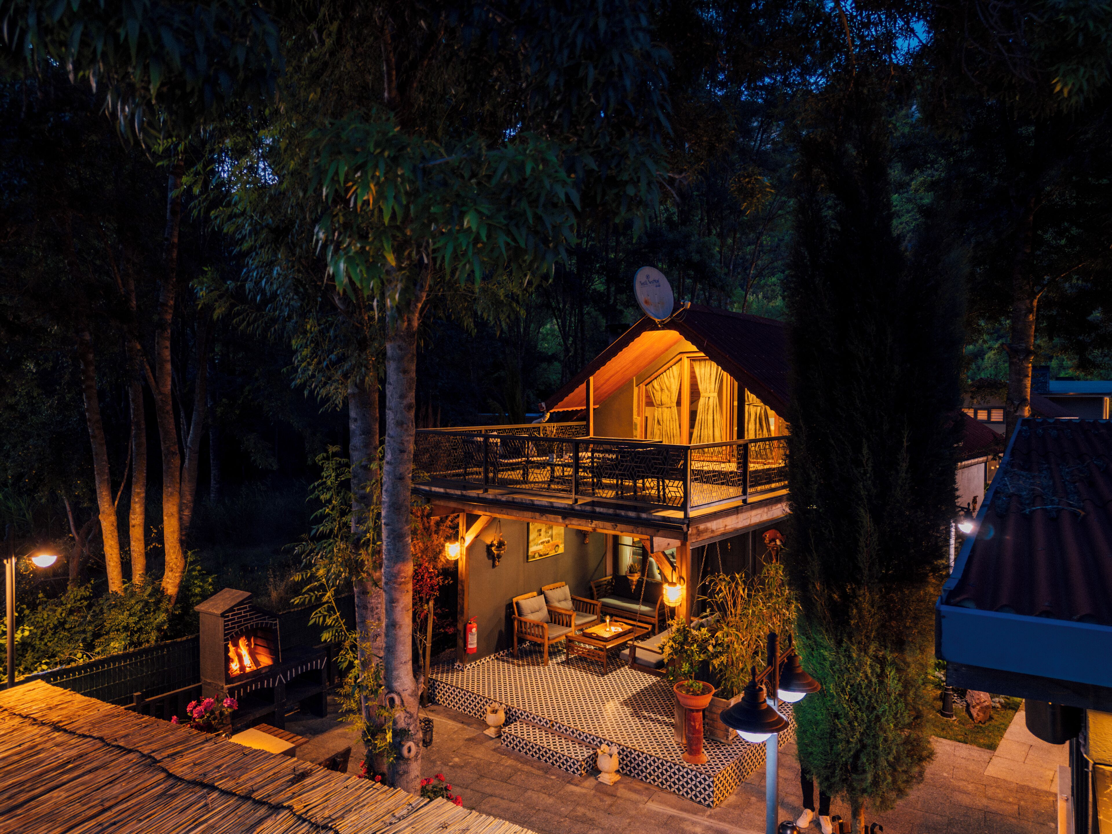 Exclusive Nehir Manzarali, Terasli ve Somineli Villa | Terrace/patio