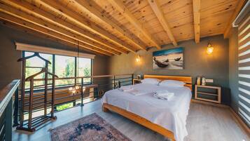 Loft 2 - Jakuzili, Verandali | 1 bedroom, Egyptian cotton sheets, premium bedding, minibar