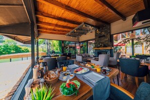 Breakfast area