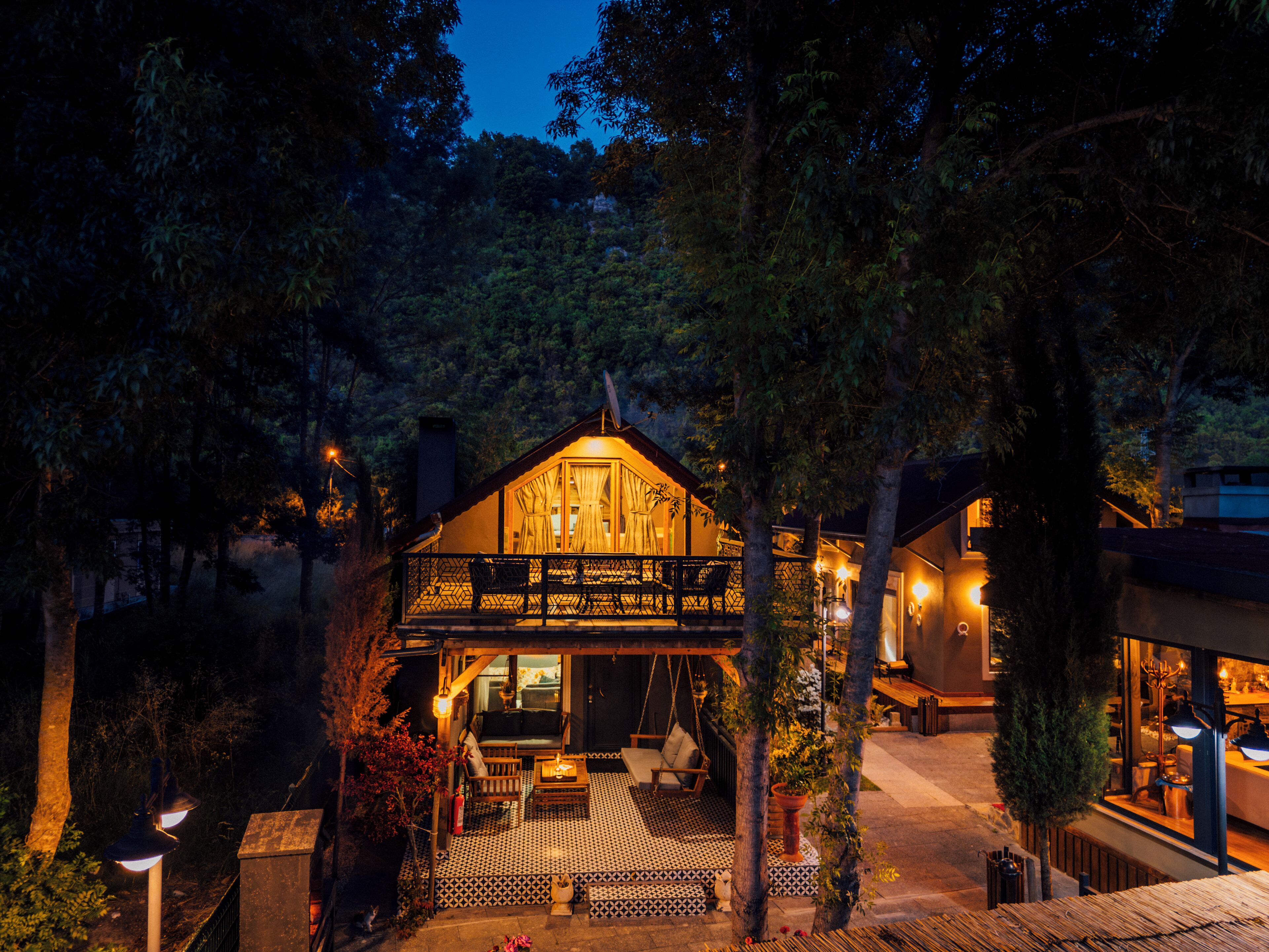 Fassade der Unterkunft – Abend/Nacht