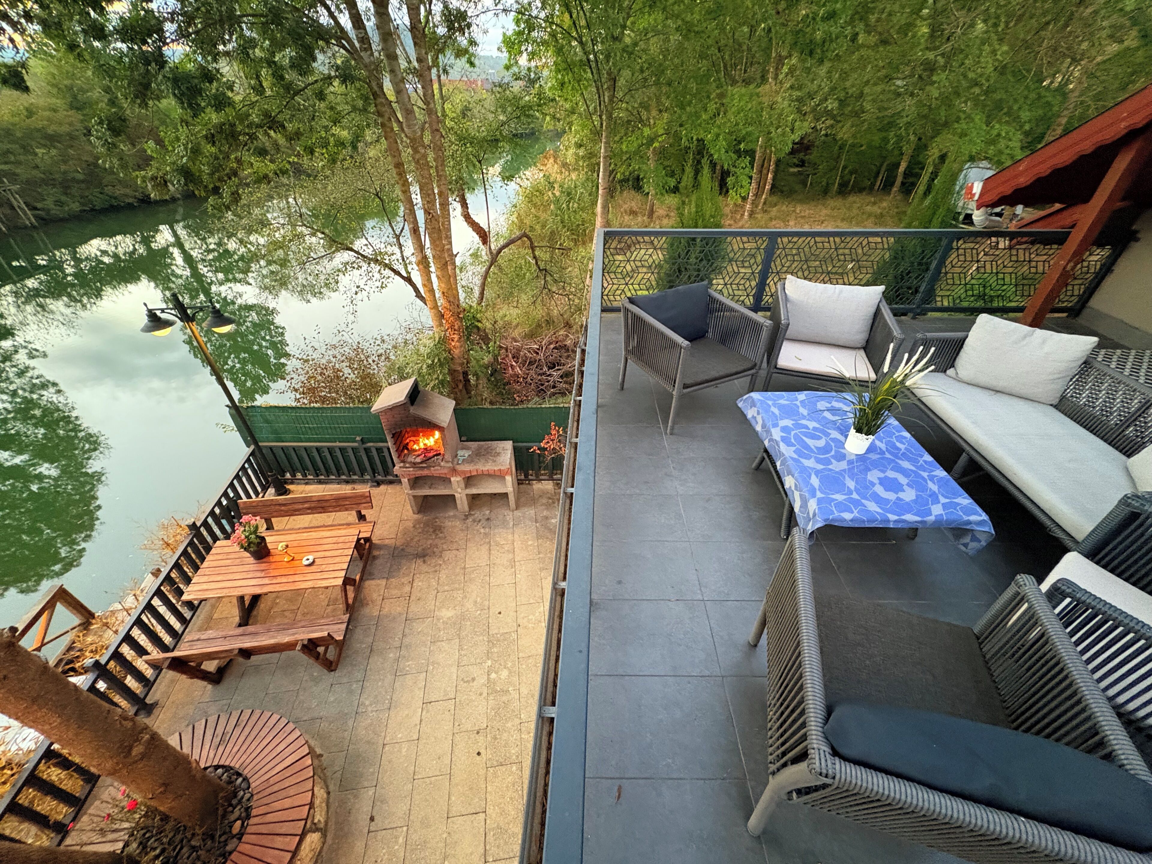 Exclusive Nehir Manzarali, Terasli ve Somineli Villa