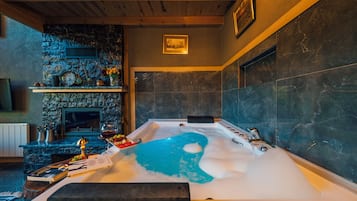 Loft 2 - Jakuzili, Verandali | Jetted tub