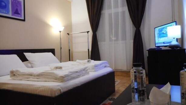Comfort Double or Twin Room | WiFi (free) - Hotel Holiday Victoria (Victoria)