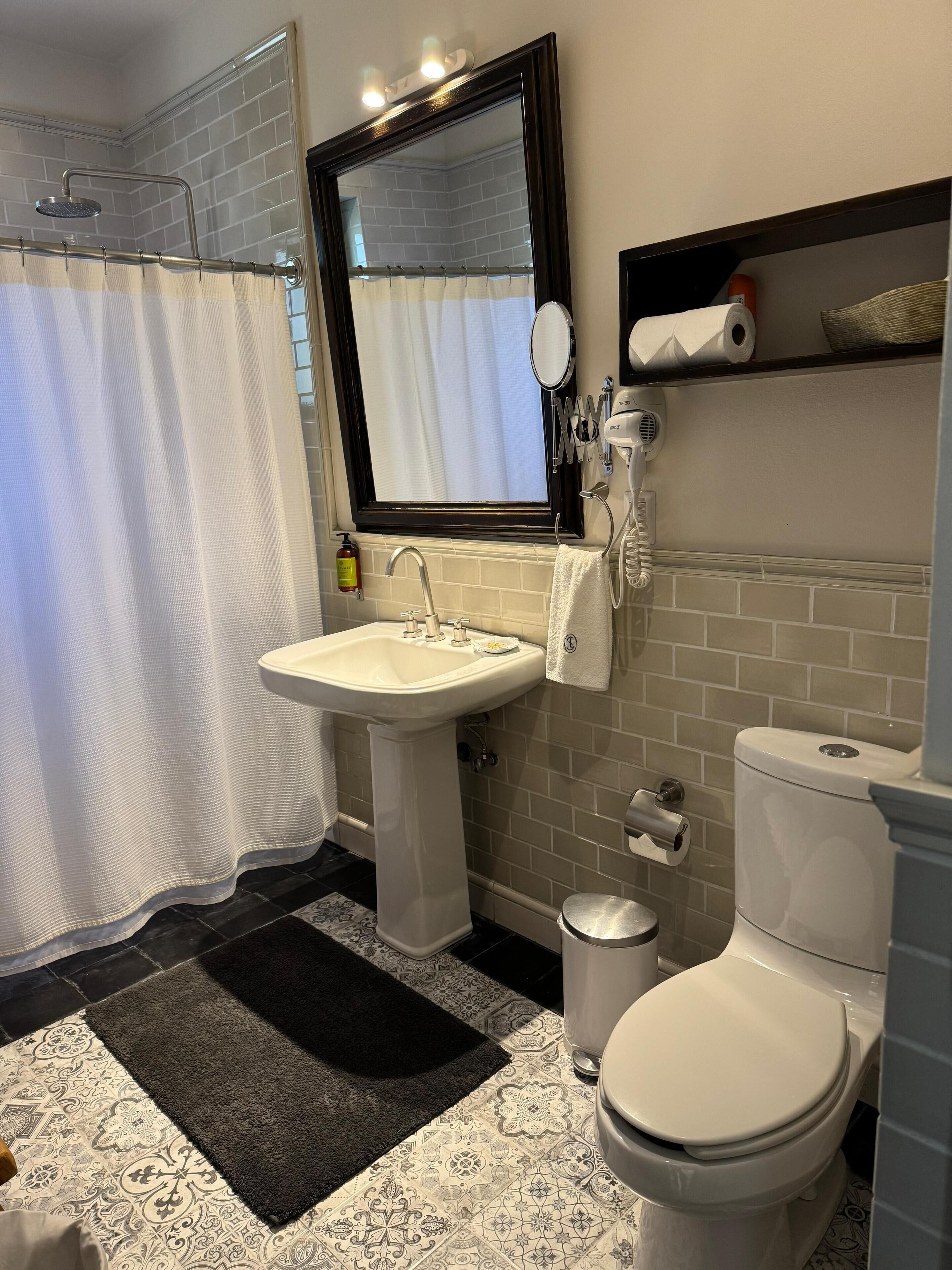 shower, rainfall showerhead, free toiletries, hair dryer