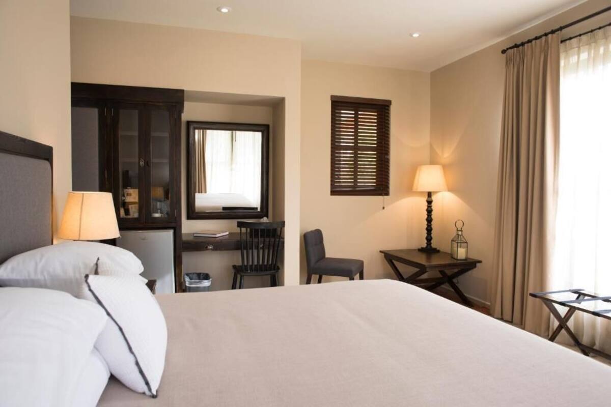 junior room | 1 bedroom, minibar, in-room safe, desk