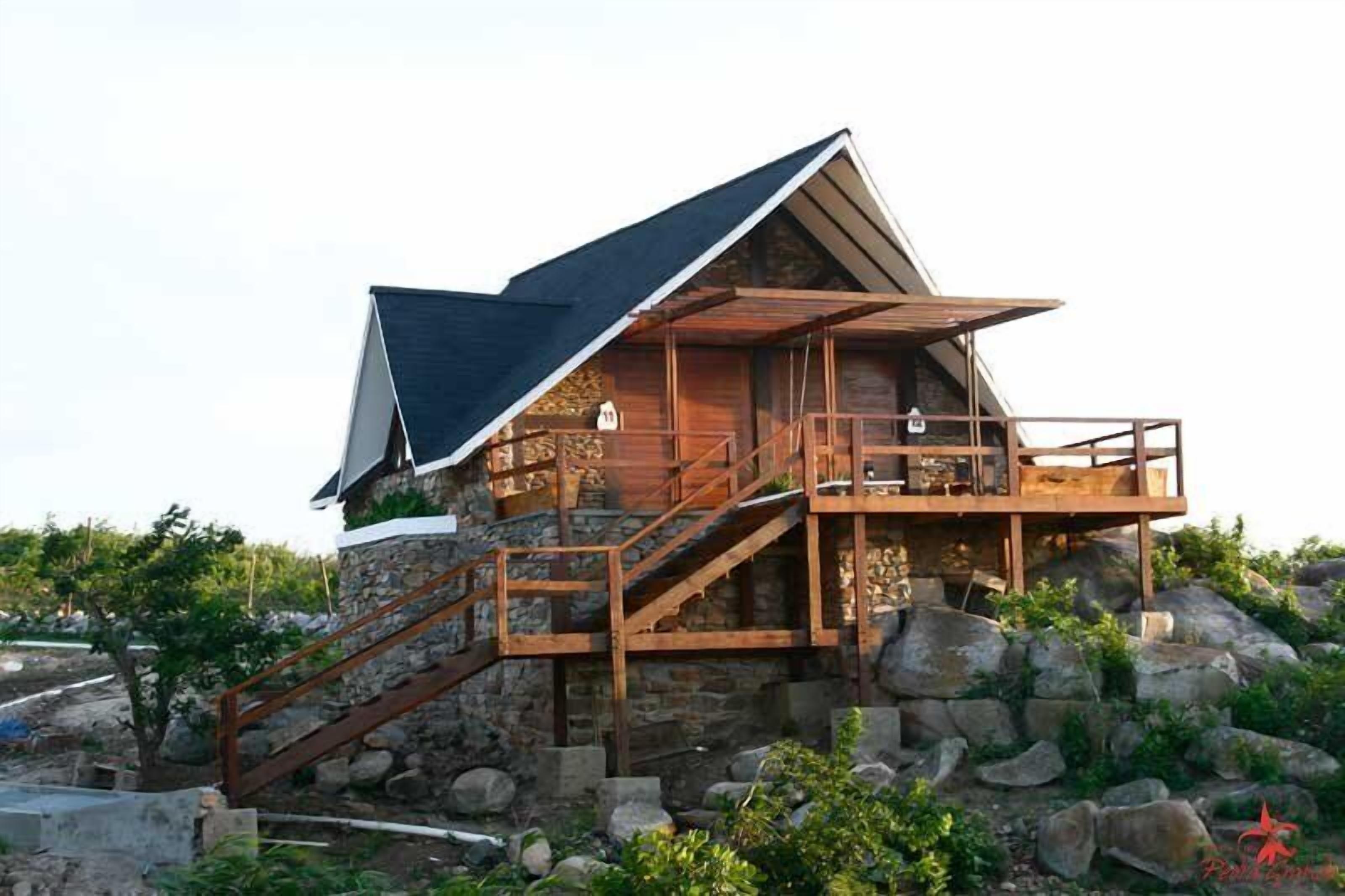 Minibar, free WiFi, bed sheets