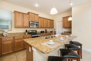 House, 5 Bedrooms (5 Bathrooms) | Private kitchen