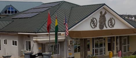 Pintu masuk properti