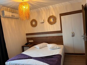 Escrivaninha, Wi-Fi de cortesia, roupa de cama