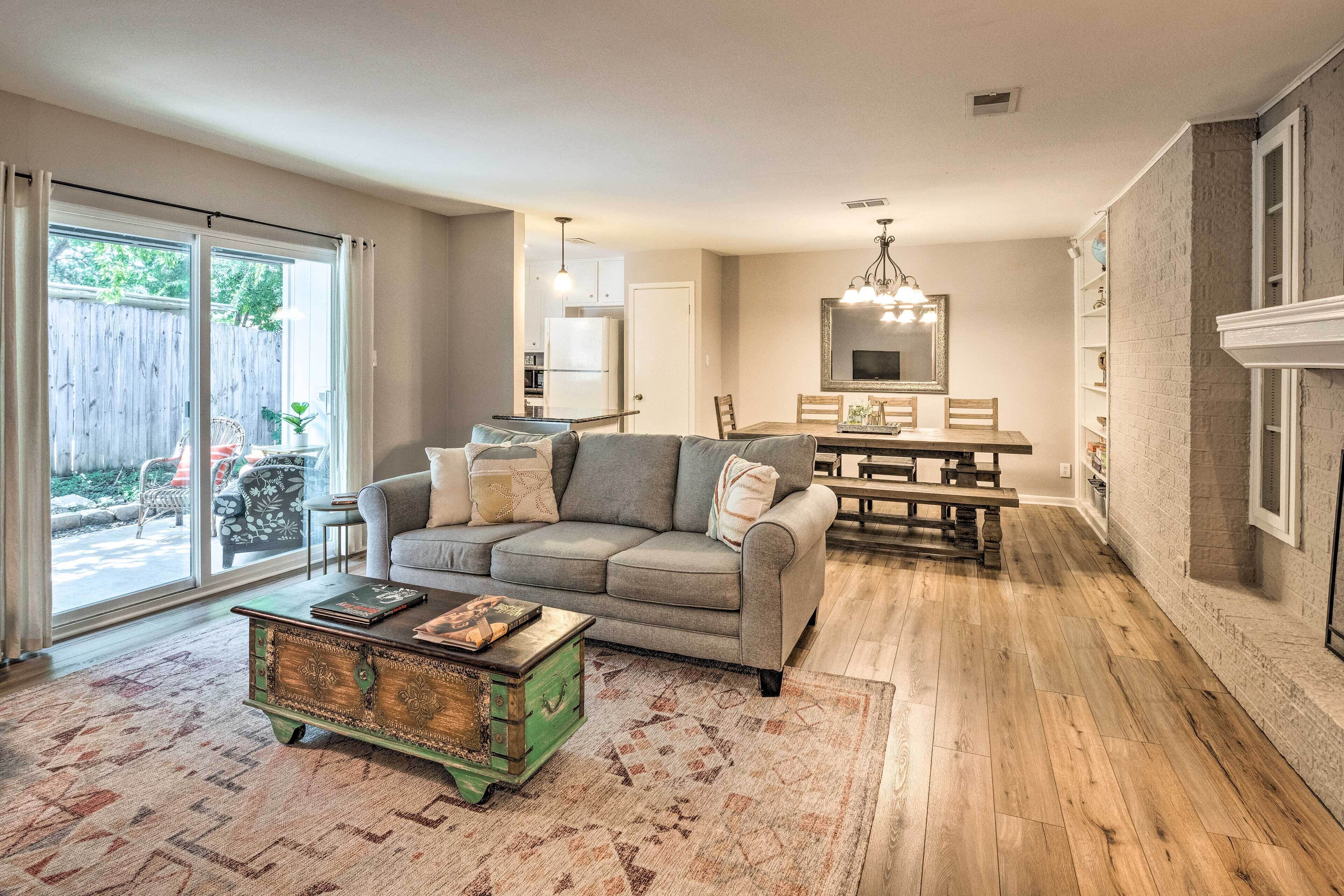 Tiny Home Retreat w/ Patio, Walk to 6th St