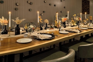 Breakfast, lunch and dinner served - Element by Marriott Toronto Airport (Mississauga)