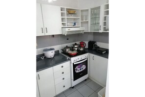 Cookware/dishes/utensils