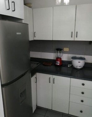 Cookware/dishes/utensils