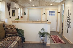 Books - Peaceful Cottage Between Lake Tahoe & Sacramento (Colfax)