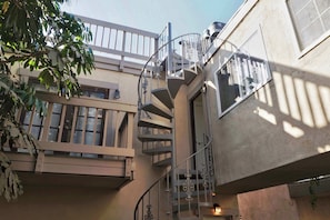 Exterior - AC, spa, bikes, deck, Steps to beach and shops (Huntington Beach)
