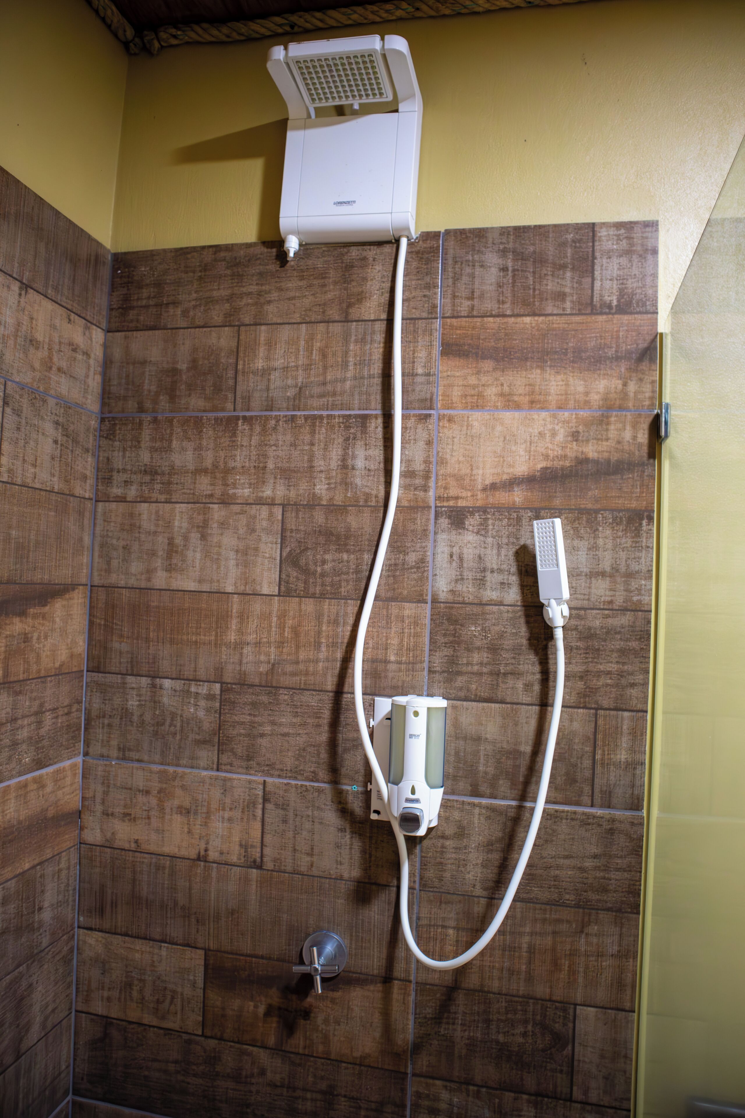 Towels, soap, shampoo, toilet paper