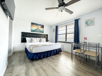 Studio Suite | Hypo-allergenic bedding, in-room safe, individually decorated at Greniers