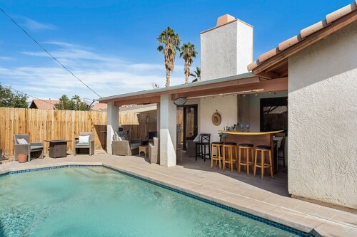 Spacious, fun and comfortable private home surrounded by mountain views #226548