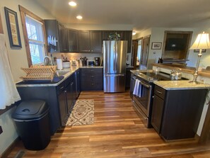 Fridge, microwave, oven, stovetop - Pet friendly, private & great location  (Bryson City)