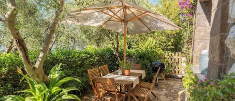 تناول الطعام بالخارج