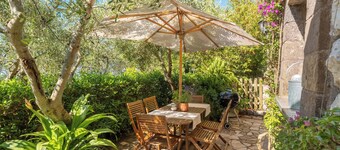 Villa Esposito - Rustic Family Home with Sea View