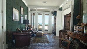 TV, fireplace, DVD player, offices - SkyWalk Lodge. Gulf-front architect-designed beach home. (Gulf Shores)