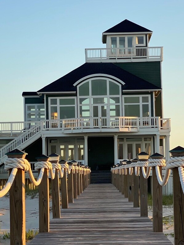 Exterior - SkyWalk Lodge. Gulf-front architect-designed beach home. (Gulf Shores)
