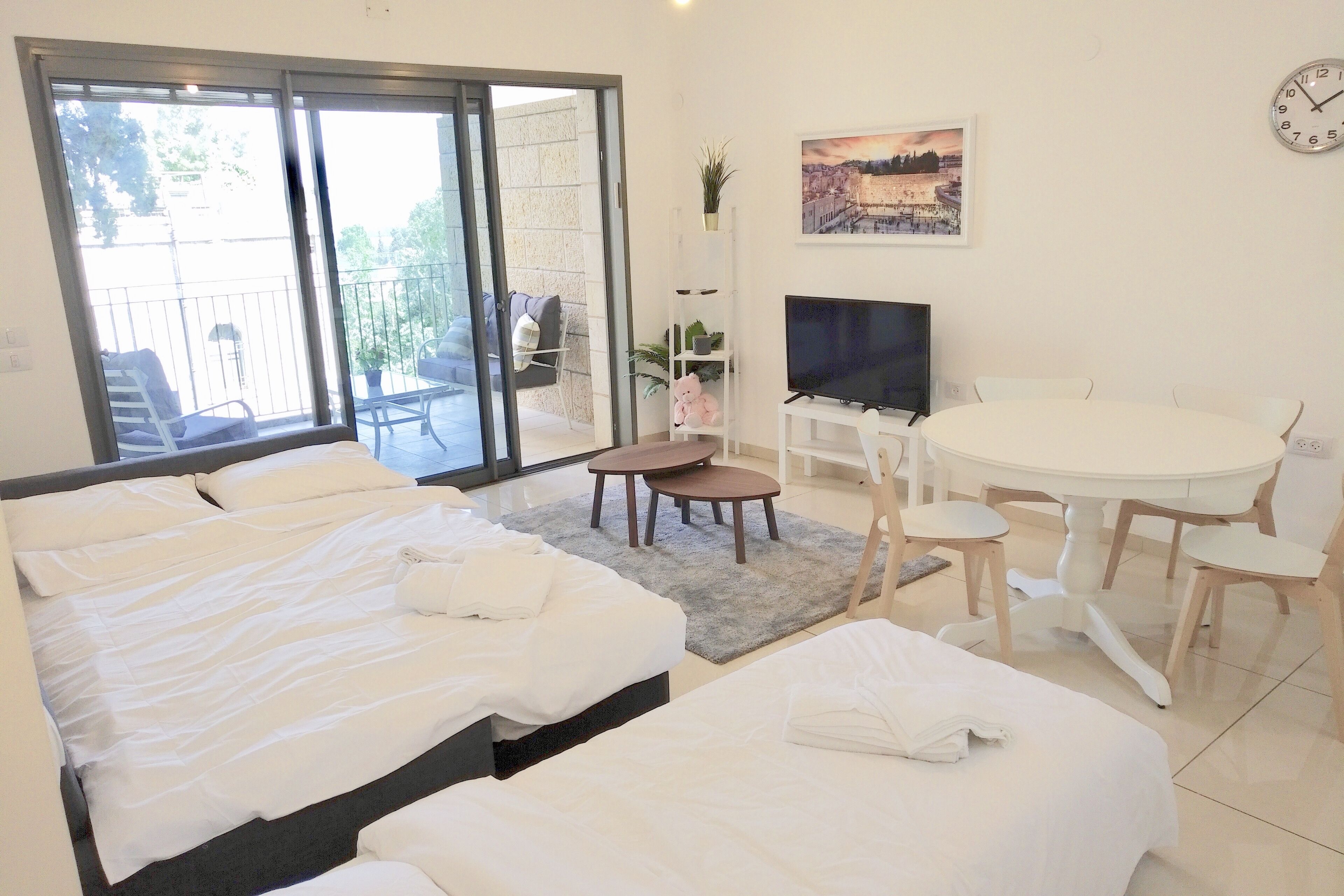 1 habitación, tabla de planchar con plancha, wifi gratis y ropa de cama 