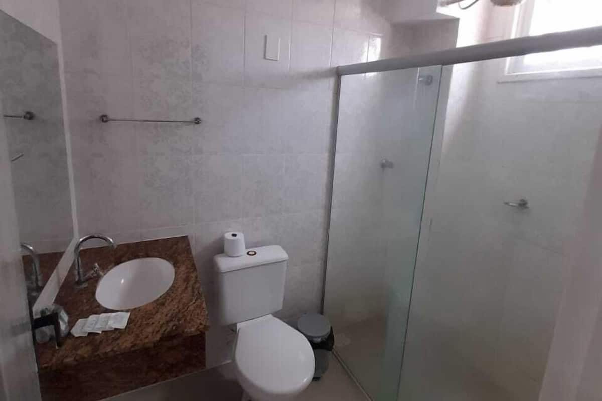 Pancuran mandi, kelengkapan dandanan diri percuma, bidet